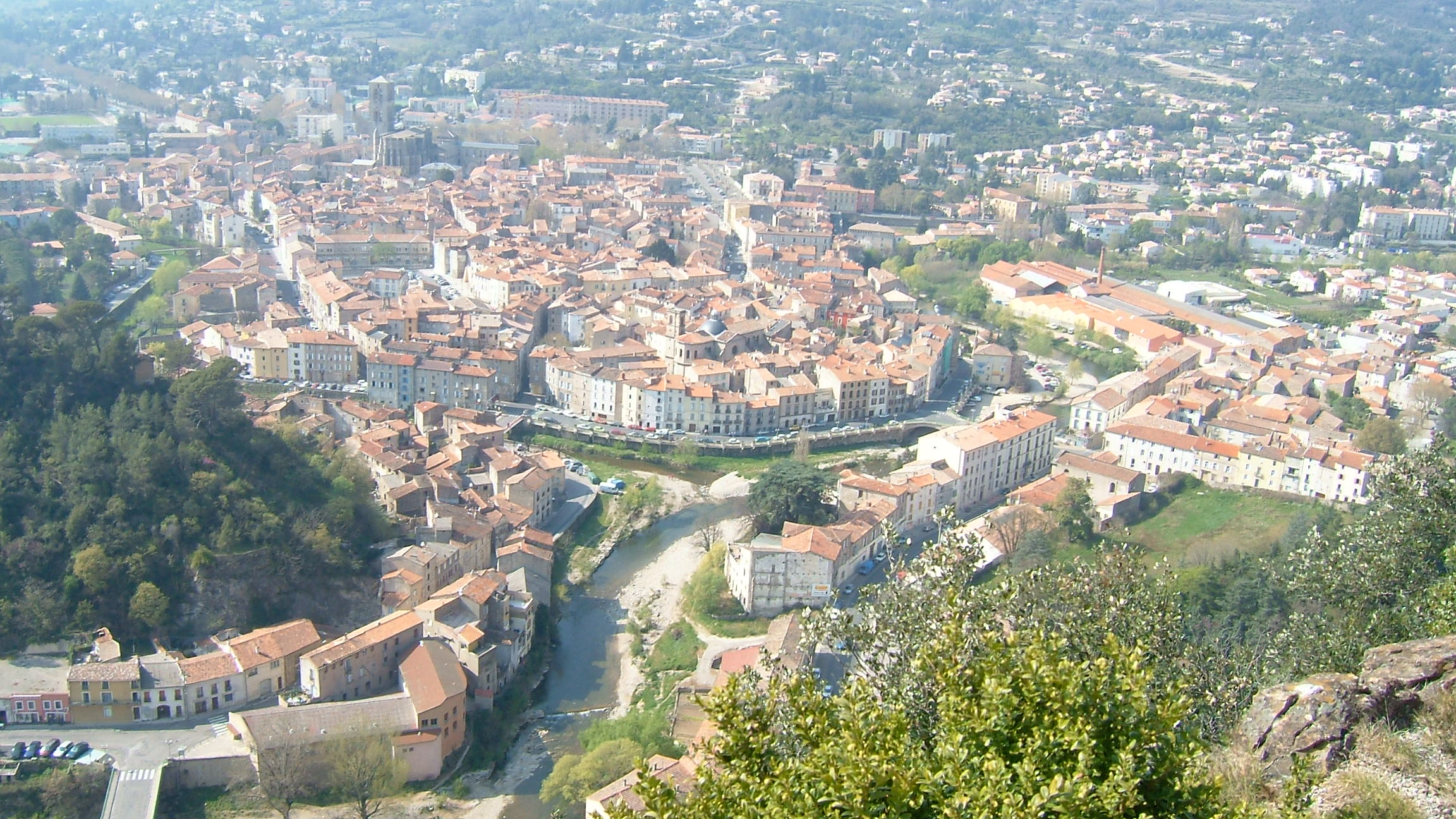 01_Lodeve_long_view_from_La_Virge_hilltop.jpg